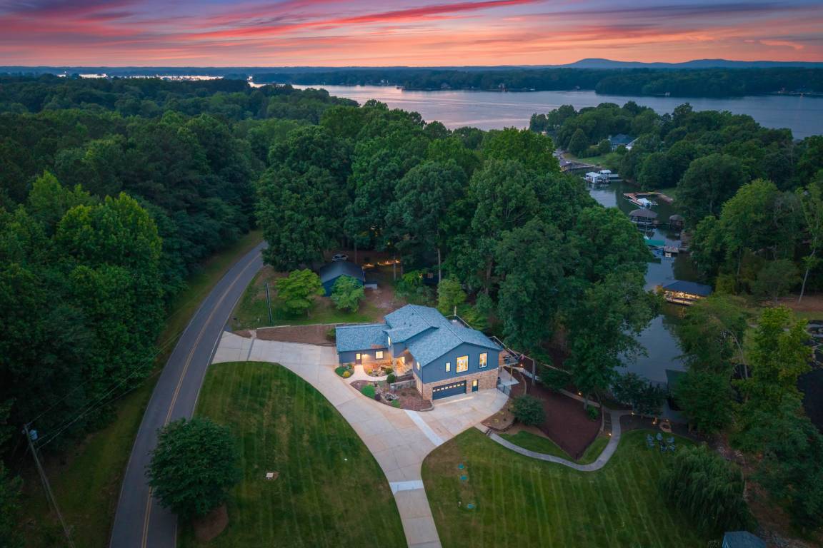232 M² House ∙ 3 Bedrooms ∙ 9 Guests - Lake Norman, NC
