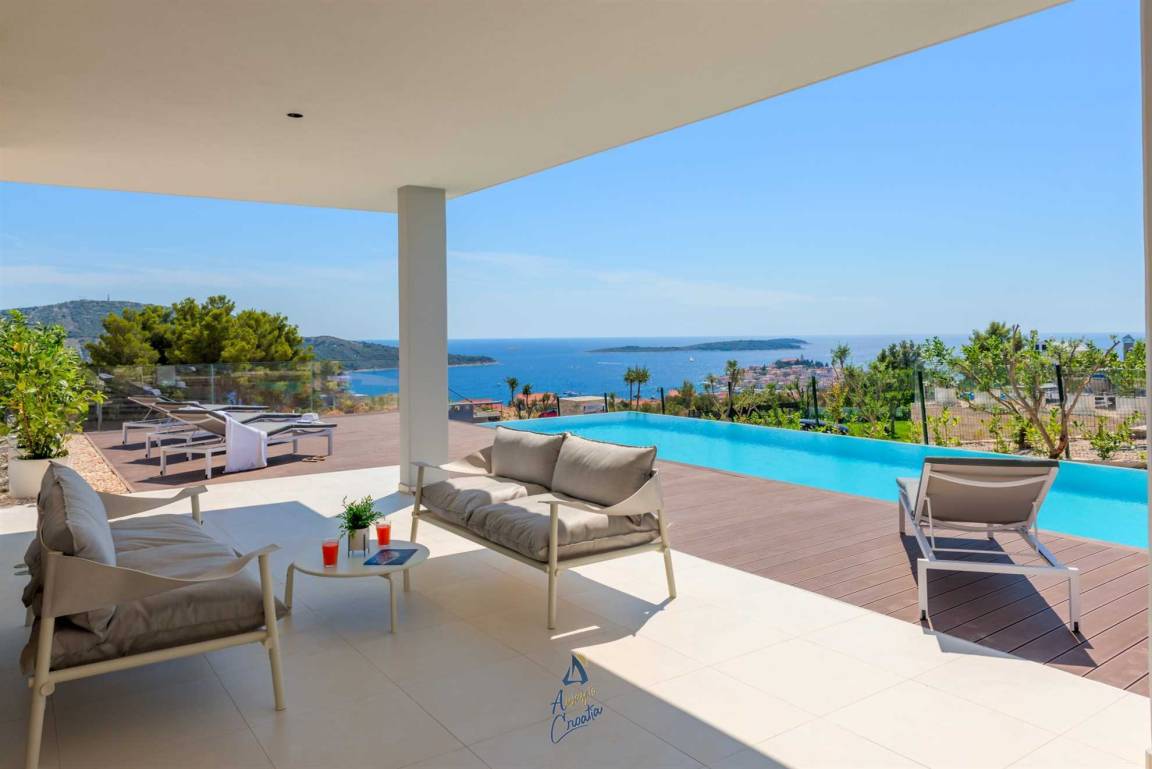 300 M² Villa ∙ 4 Bedrooms ∙ 8 Guests - Primošten