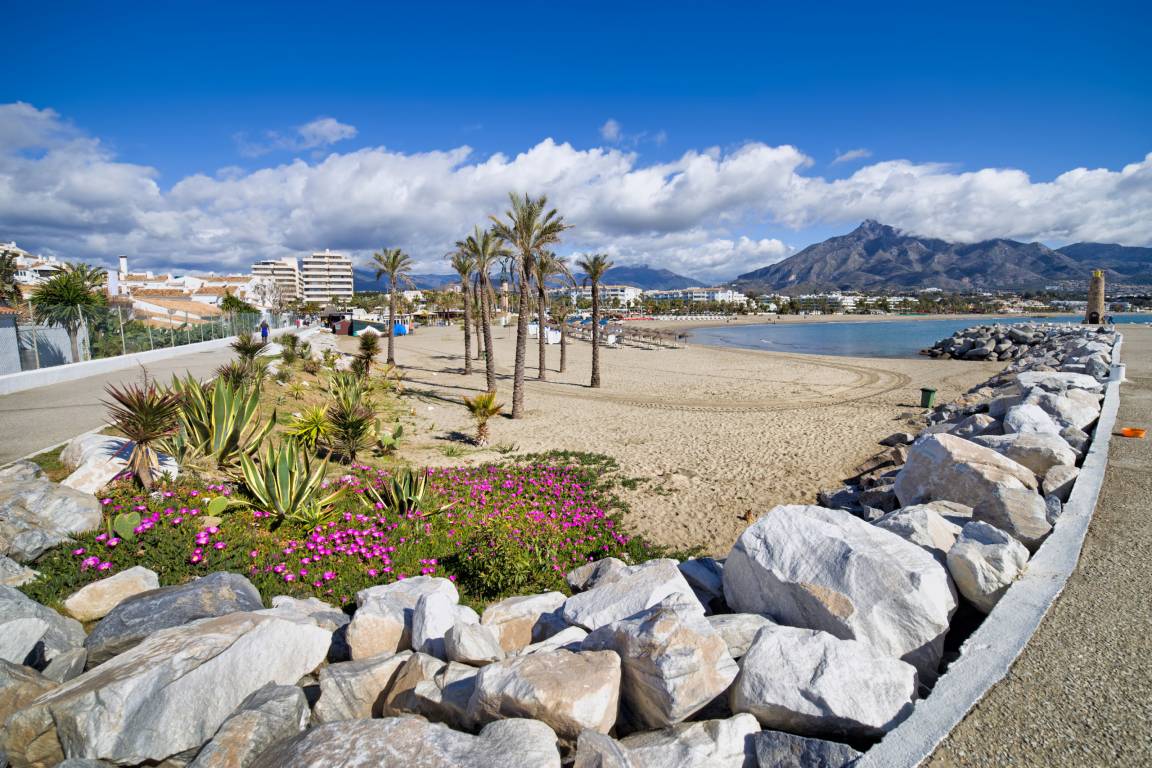 120 M² Chalet ∙ 2 Bedrooms ∙ 5 Guests - Marbella