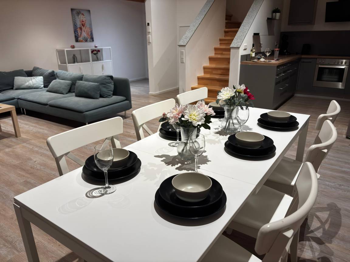 90 M² Apartment ∙ 1 Bedroom ∙ 7 Guests - Weinheim