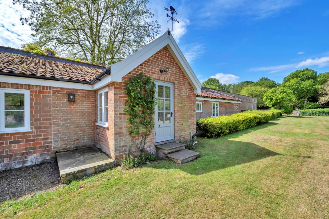 120 M² Cottage ∙ 2 Bedrooms ∙ 5 Guests - Diss