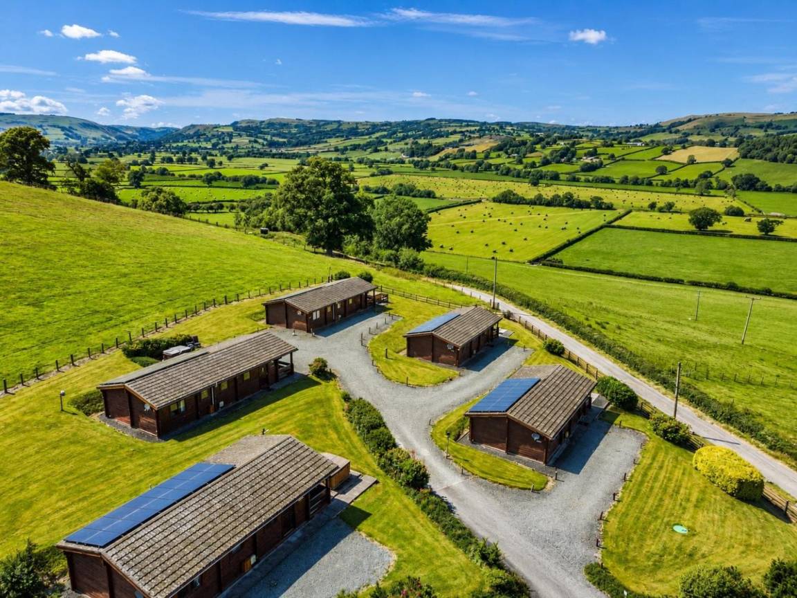 Lodge ∙ 2 Bedrooms ∙ 4 Guests - Wales