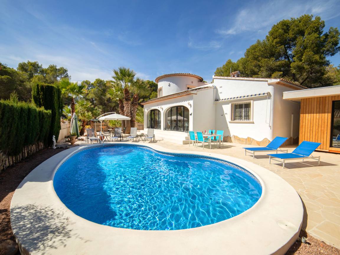 240 M² House ∙ 6 Bedrooms ∙ 12 Guests - Calp