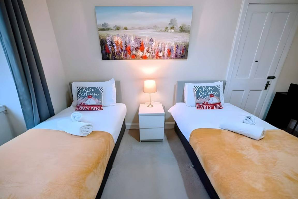 Apartment ∙ 2 Bedrooms ∙ 5 Guests - Edinburgh Airport (EDI)