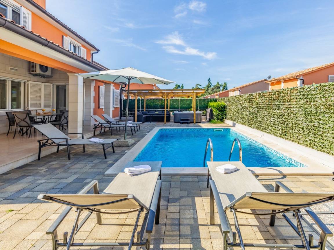 117 M² Ferienhaus ∙ 1 Schlafzimmer ∙ 8 Gäste - Banjole