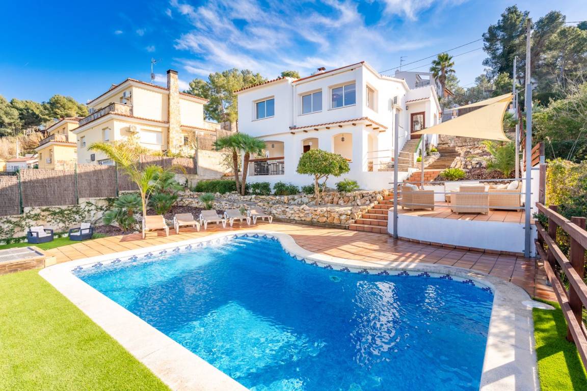 Villa ∙ 4 Habitaciones ∙ 10 Huéspedes - Sitges