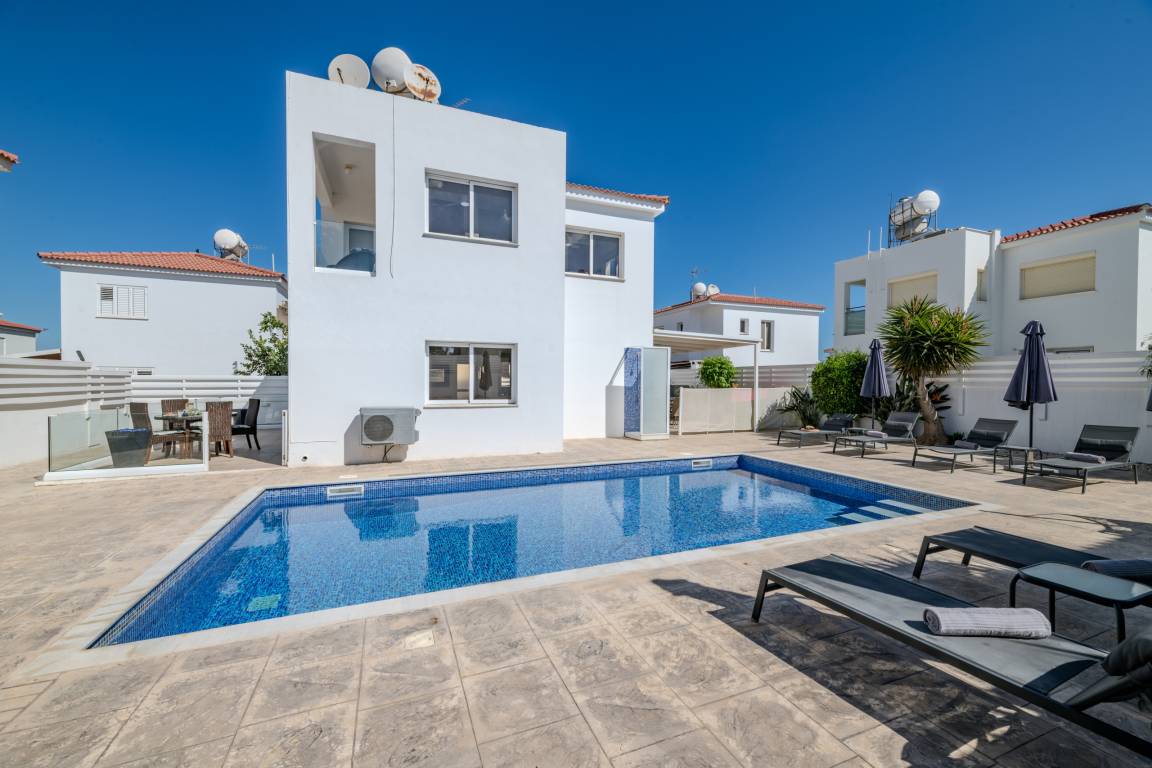 180 M² Villa ∙ 3 Slaapkamers ∙ 6 Gasten - Agia Napa