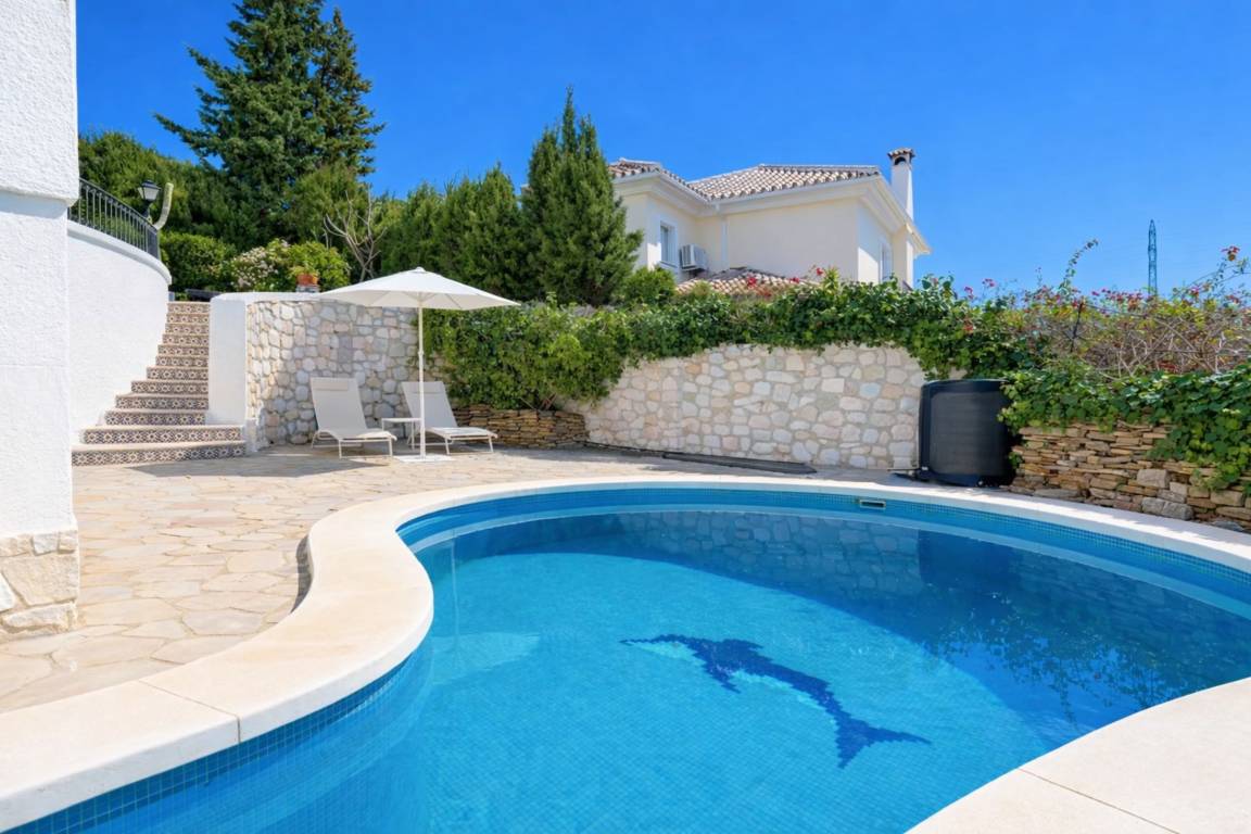 200 M² Villa ∙ 2 Bedrooms ∙ 6 Guests - Fuengirola