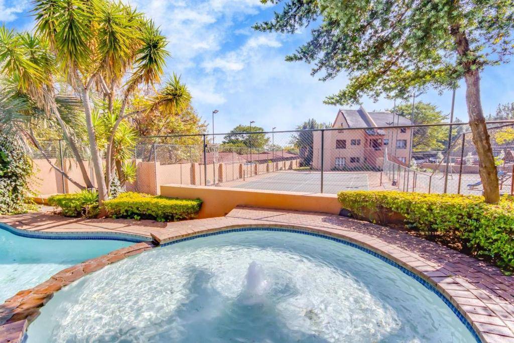 180 M² Apartment ∙ 2 Bedrooms ∙ 4 Guests - Midrand