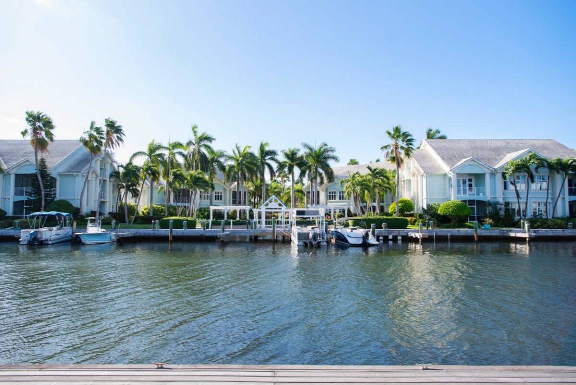 111 M² House ∙ 2 Bedrooms ∙ 4 Guests - West Bay