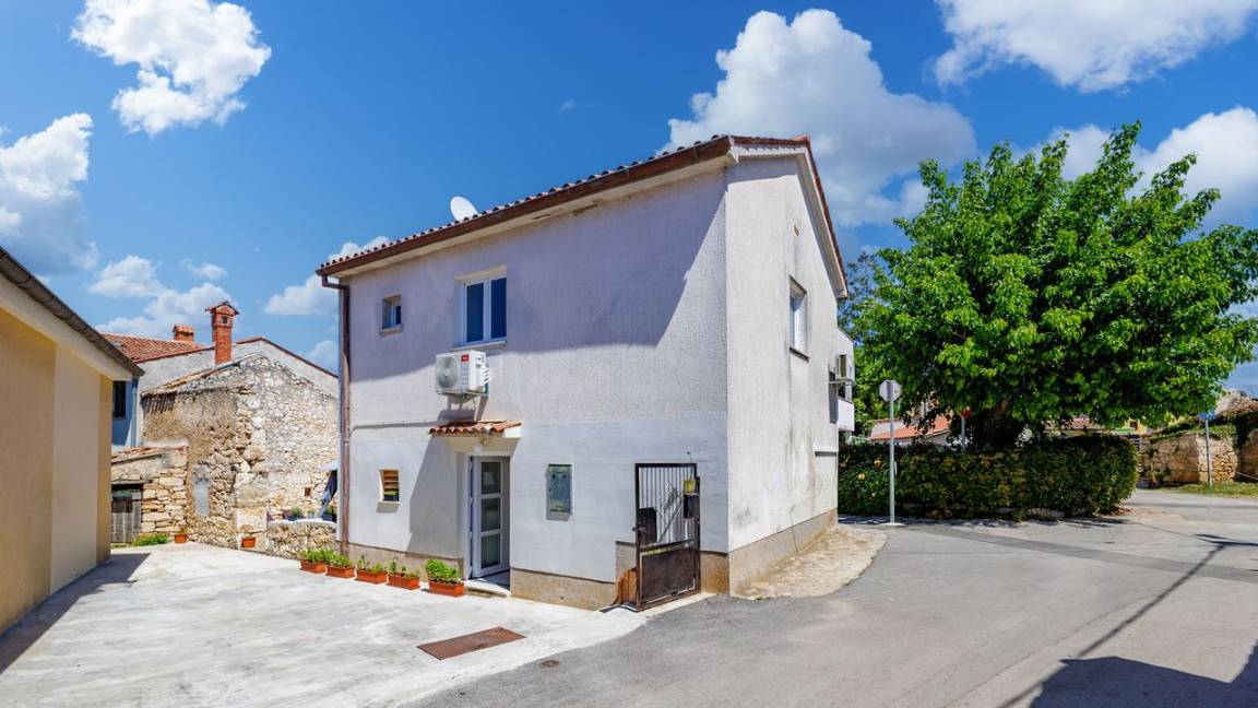 80 M² House ∙ 2 Bedrooms ∙ 4 Guests - Pula