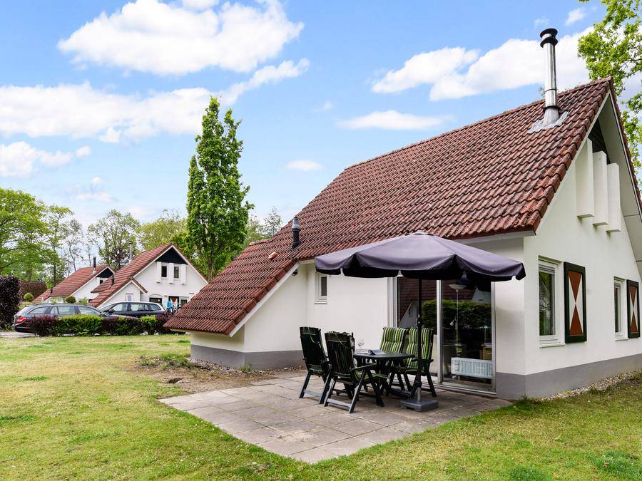 92 M² Bungalow ∙ 3 Slaapkamers ∙ 6 Gasten - Roermond