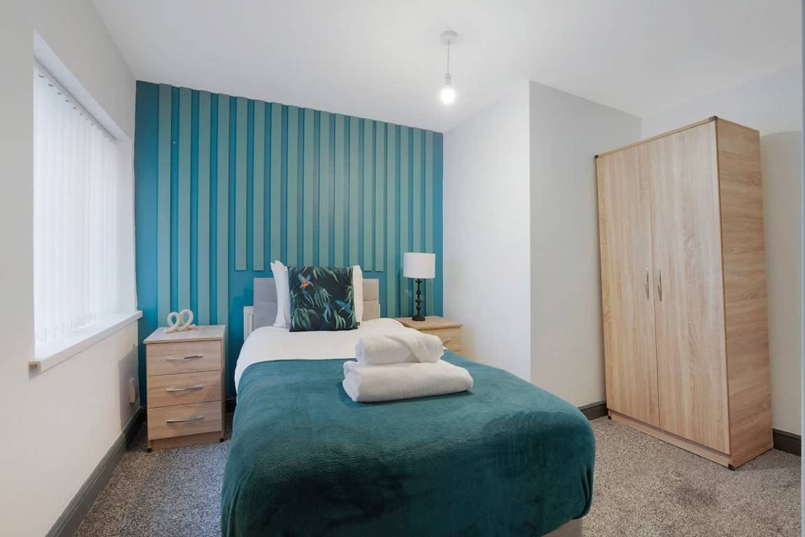 Apartment ∙ 4 Bedrooms ∙ 4 Guests - Hartlepool