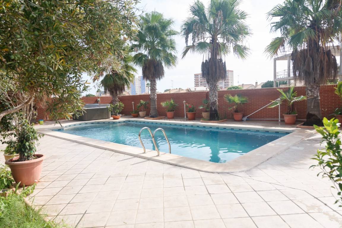 200 M² Villa ∙ 4 Chambres ∙ 8 Personnes - La Manga