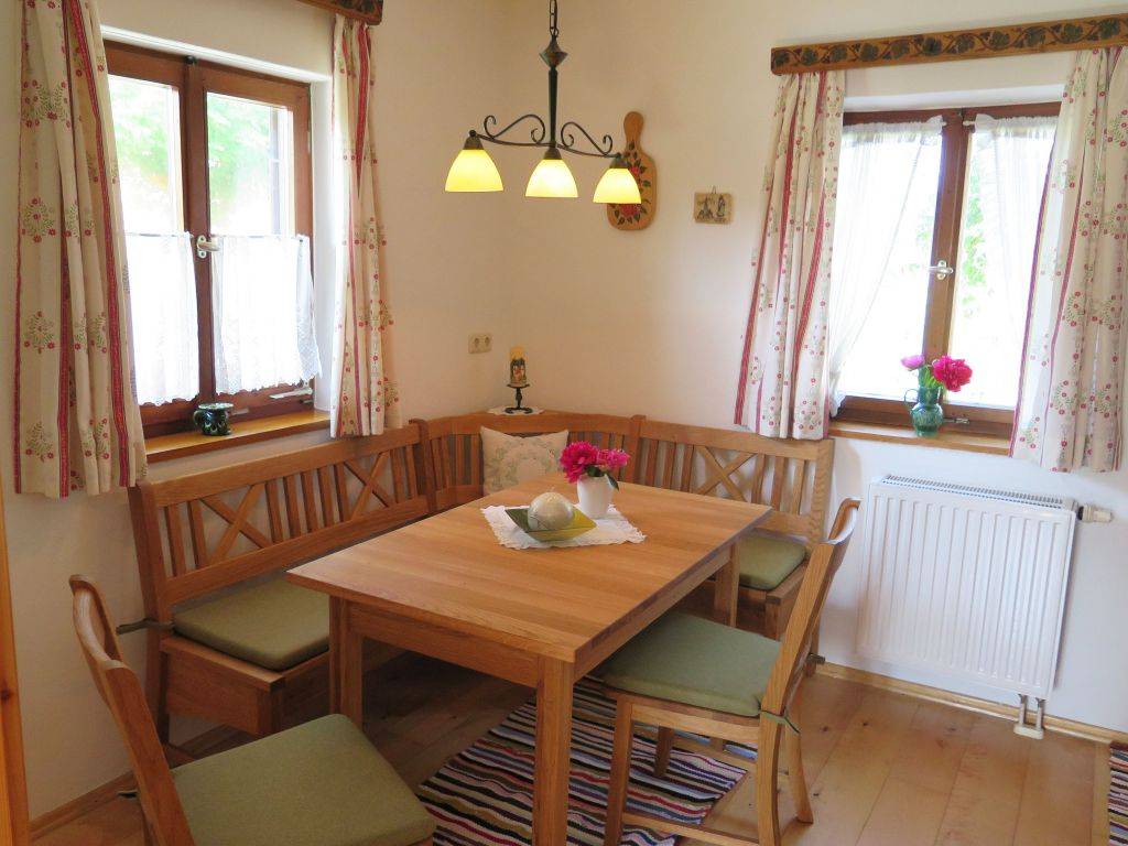90 M² Ferienwohnung ∙ 3 Schlafzimmer ∙ 6 Gäste - Frasdorf