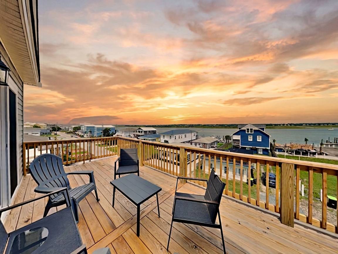 215 M² House ∙ 4 Bedrooms ∙ 10 Guests - Topsail Beach, NC