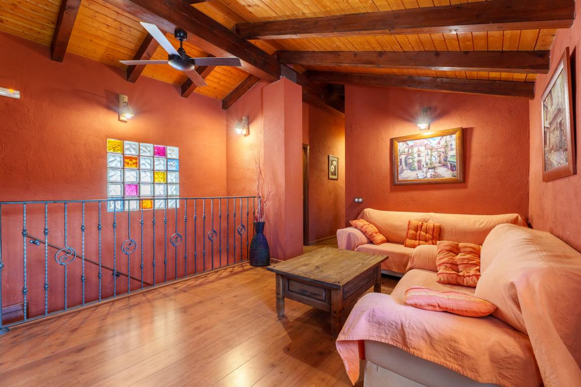 230 M² Casa ∙ 5 Habitaciones ∙ 12 Huéspedes - Ademuz