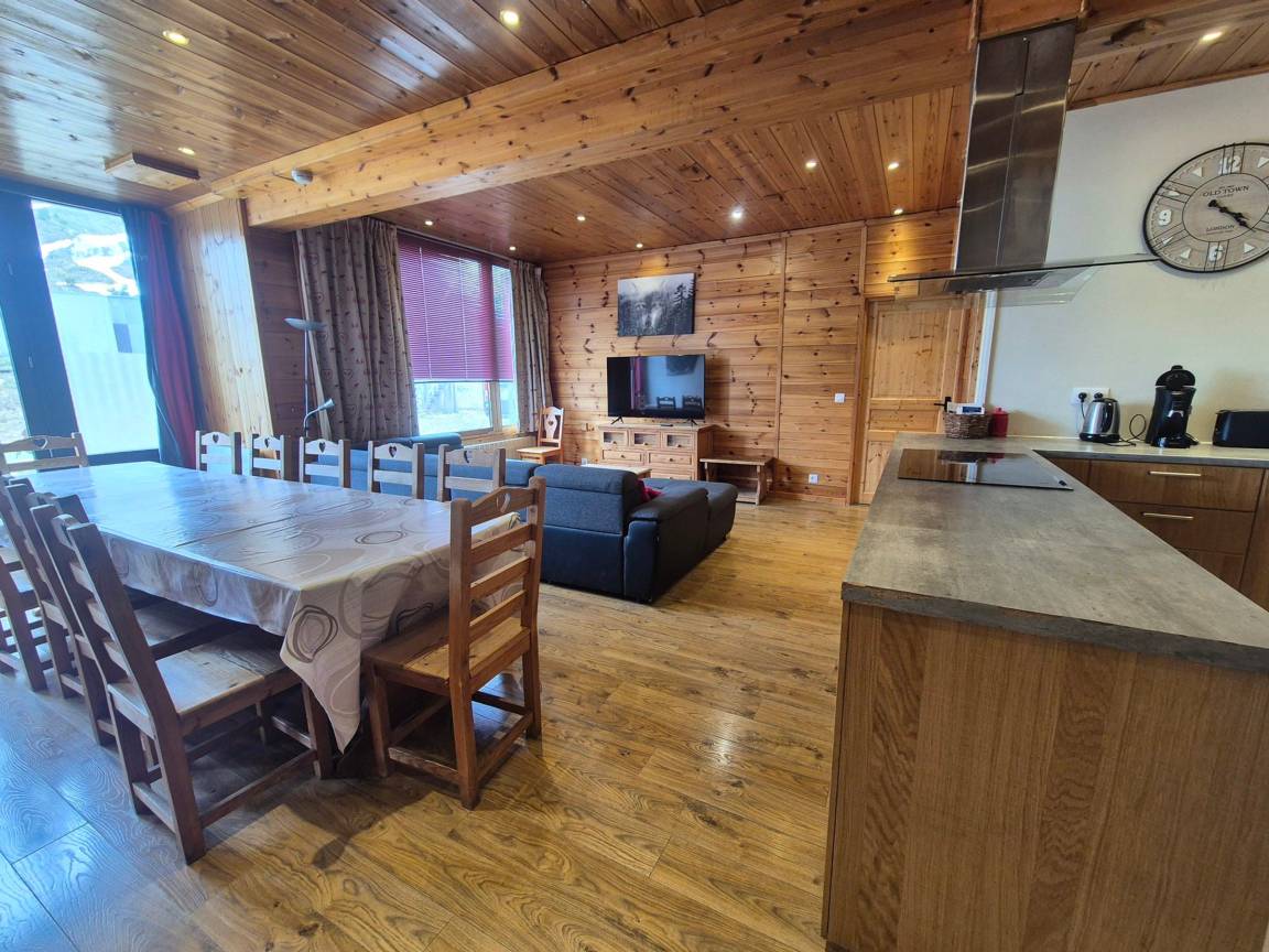 180 M² Apartment ∙ 6 Bedrooms ∙ 14 Guests - ティニュ