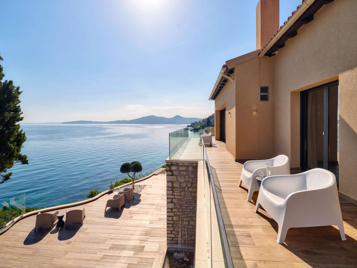 300 M² Villa ∙ 7 Bedrooms ∙ 14 Guests - Corfu