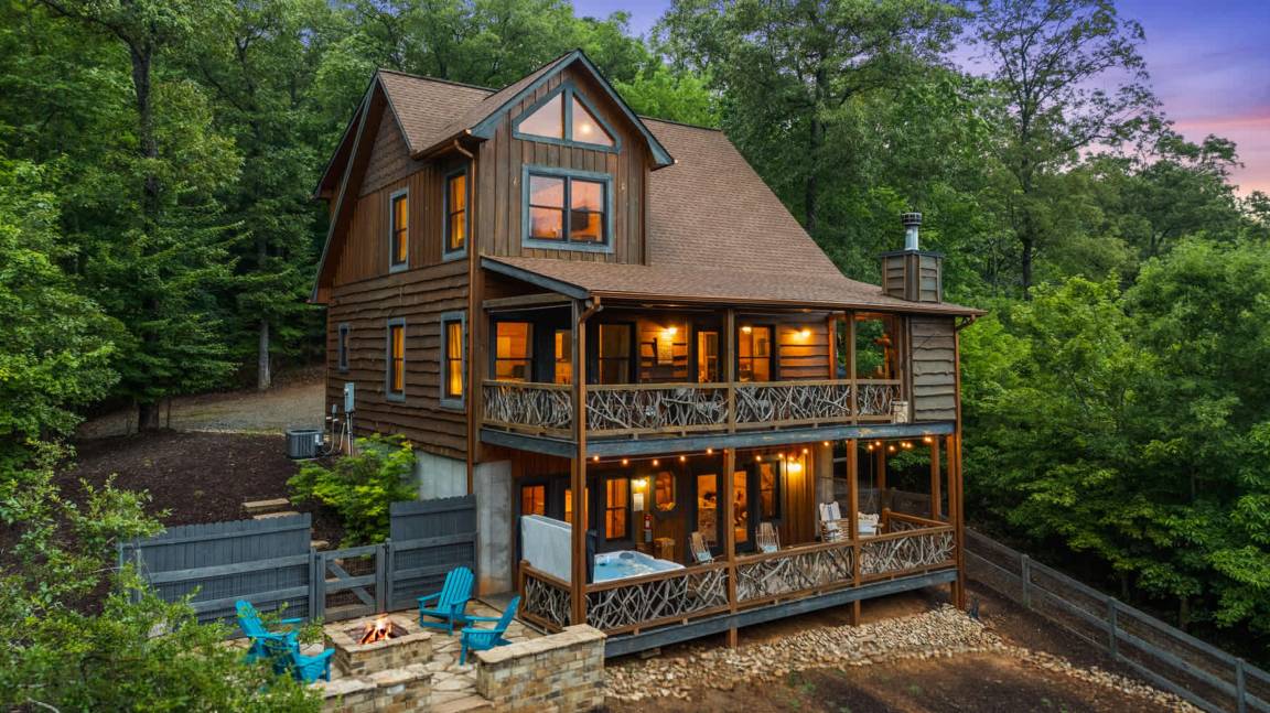 Apartment ∙ 4 Bedrooms ∙ 10 Guests - Blue Ridge, GA