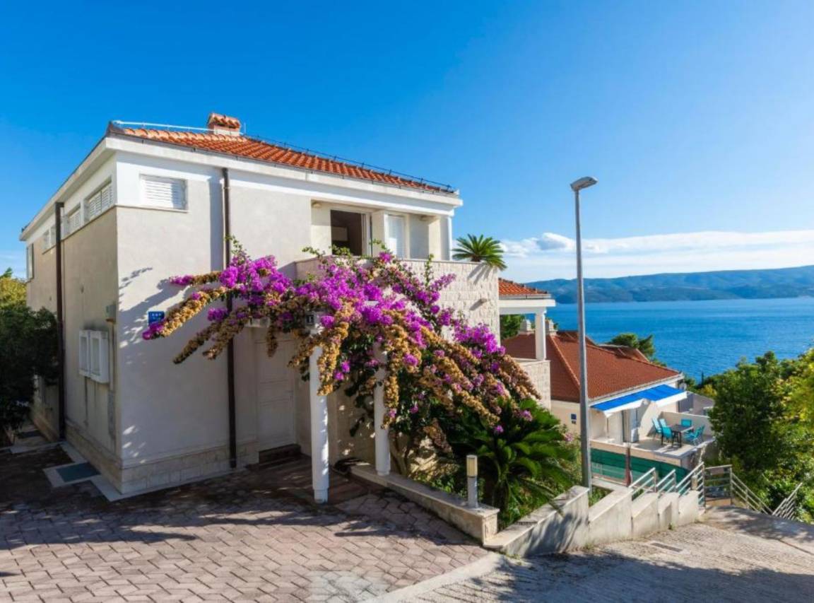 250 M² Villa ∙ 7 Bedrooms ∙ 15 Guests - Omiš