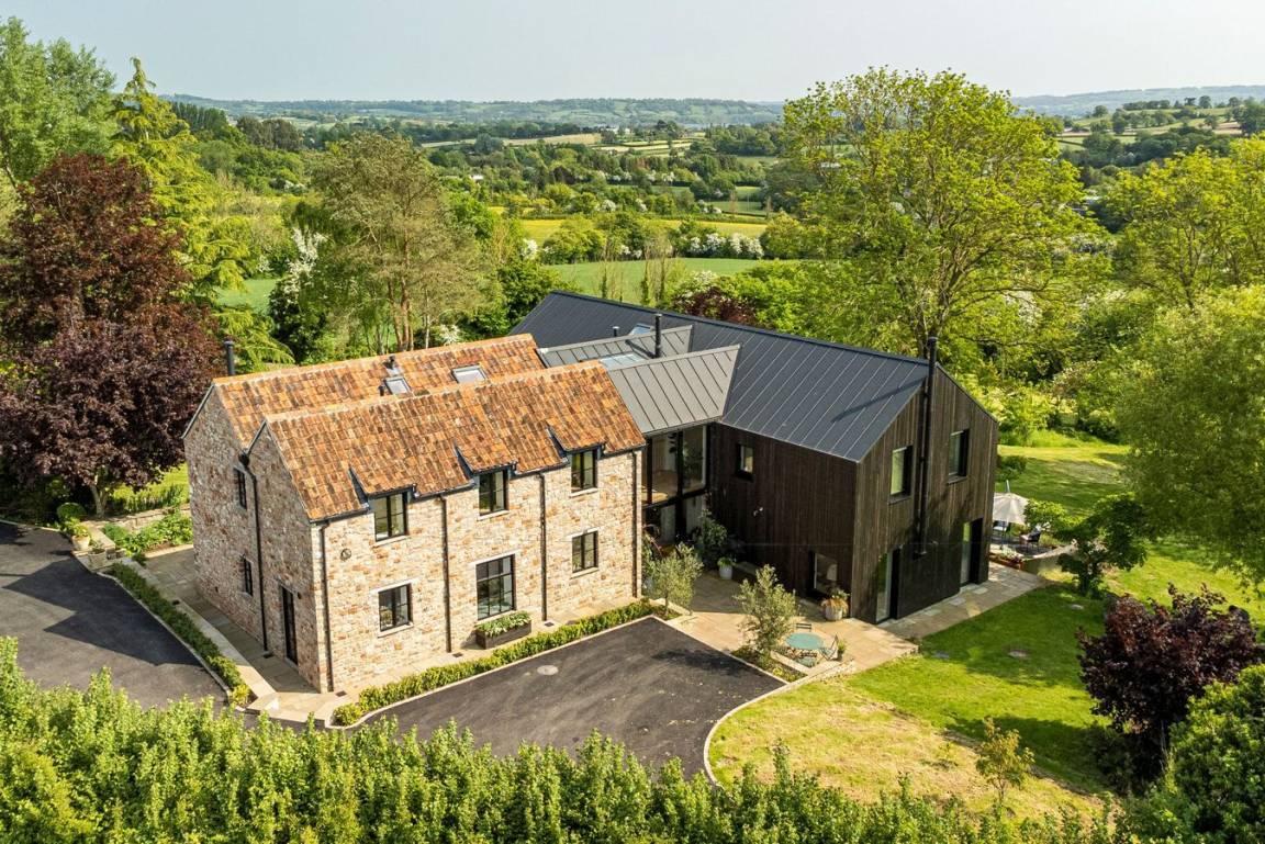 Villa ∙ 7 Bedrooms ∙ 14 Guests - Bristol