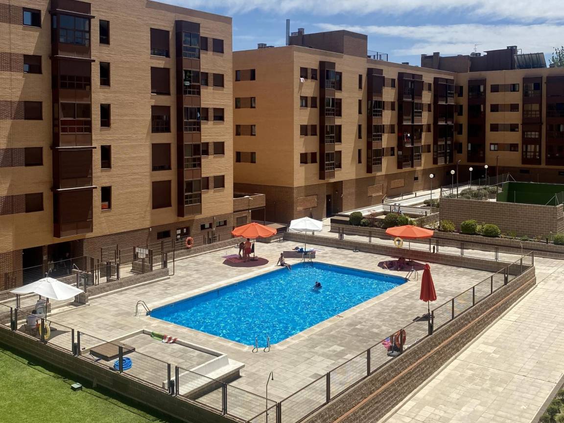 75 M² Apartamento ∙ 2 Habitaciones ∙ 3 Huéspedes - Torrejón de Ardoz