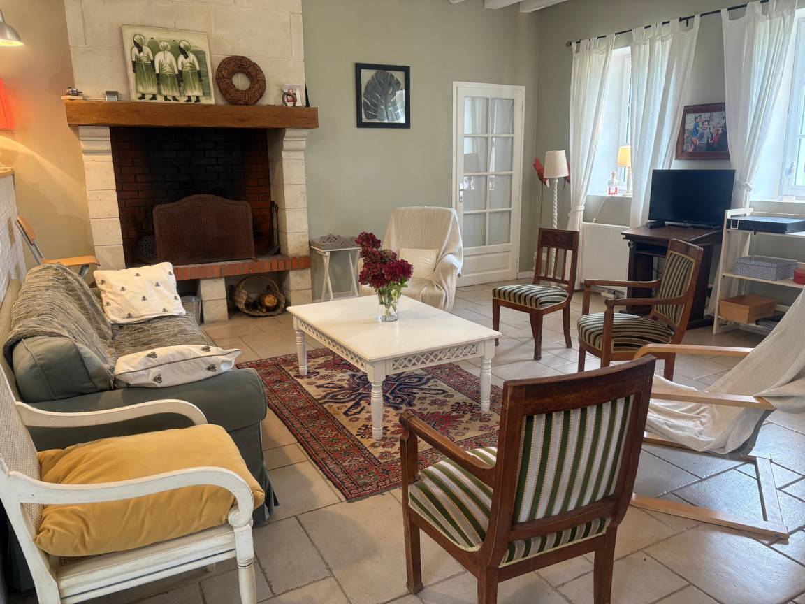150 M² Cottage ∙ 4 Bedrooms ∙ 8 Guests - Loire Valley
