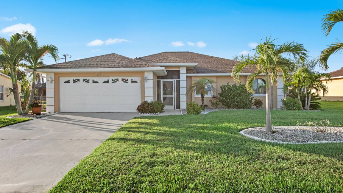 House ∙ 5 Bedrooms ∙ 10 Guests - Cape Coral, FL