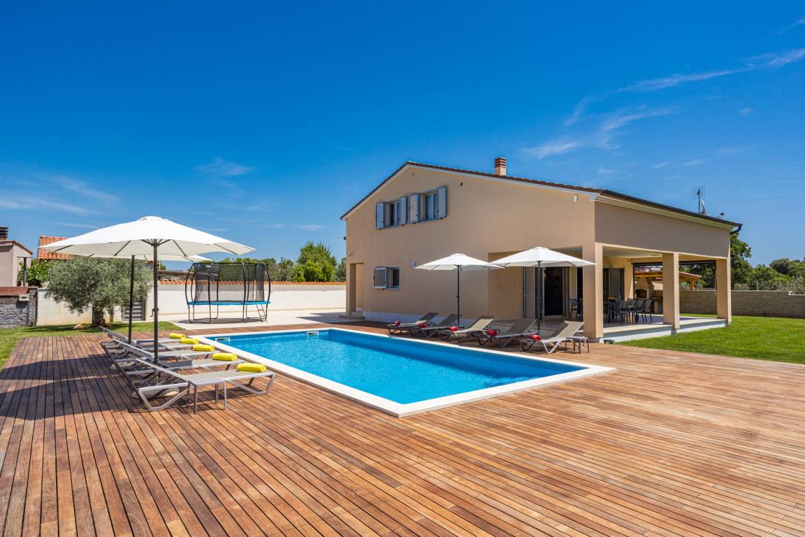 300 M² Villa ∙ 5 Bedrooms ∙ 10 Guests - Pula