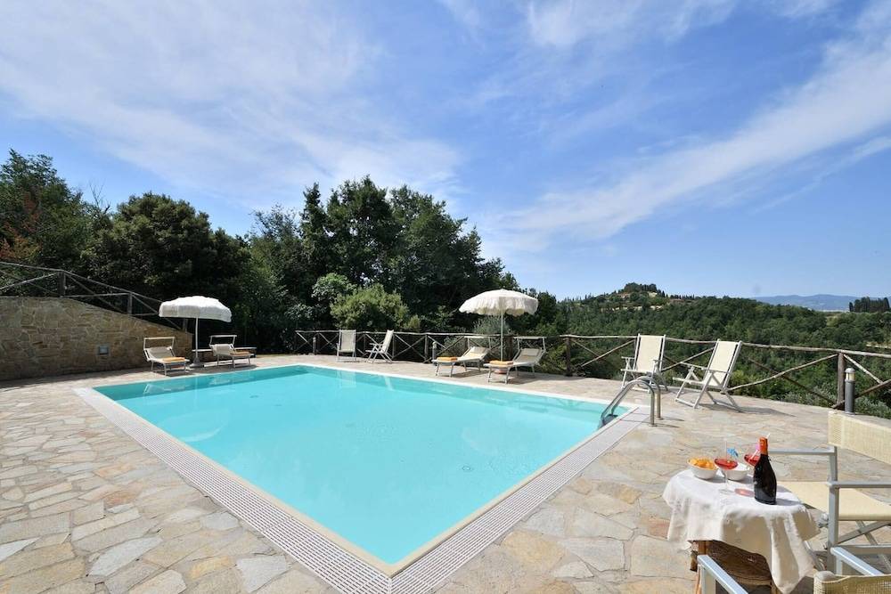 Confortevole casa a Volterra con piscina, giardino e barbecue
