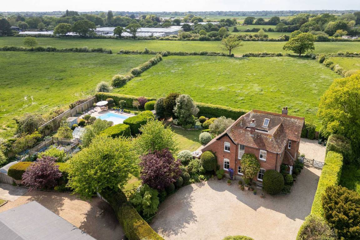 Apartment ∙ 6 Bedrooms ∙ 18 Guests - Chichester