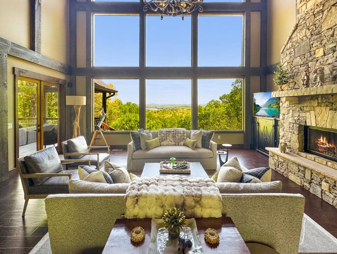 Cabin ∙ 5 Bedrooms ∙ 18 Guests - Blue Ridge, GA
