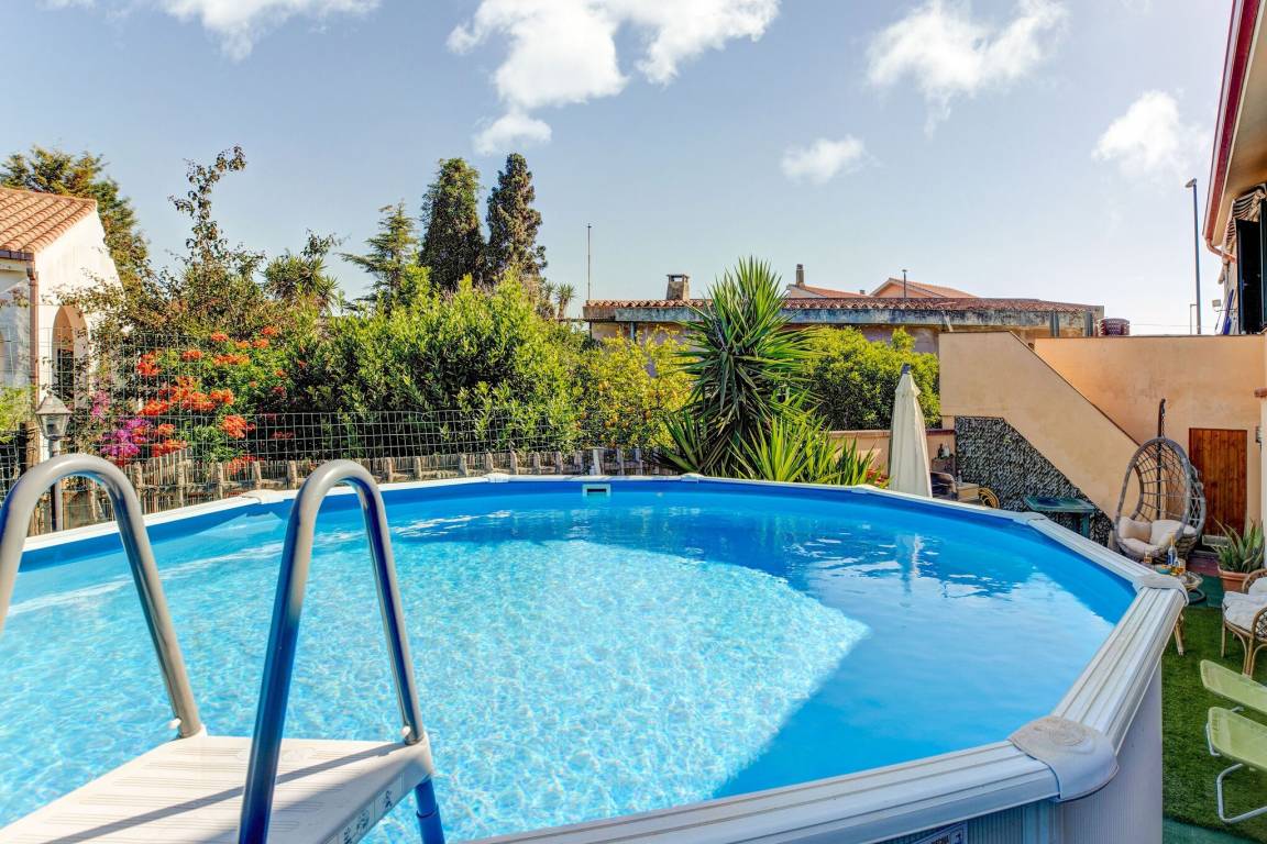Appartamento a Carbonia con piscina privata