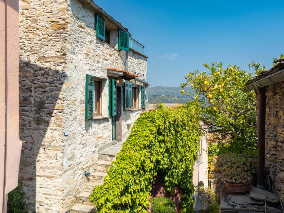 70 M² Ferienhaus ∙ 2 Schlafzimmer ∙ 4 Gäste - Dolcedo