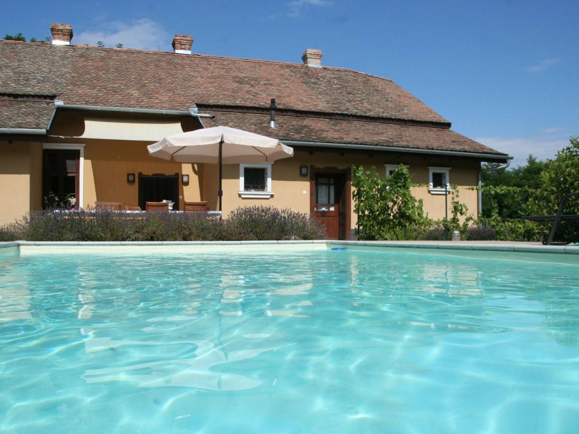 225 M² House ∙ 3 Bedrooms ∙ 4 Guests - Berekfürdő