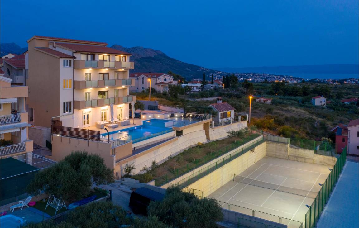 750 M² Casa ∙ 9 Quartos ∙ 24 Hóspedes - Split