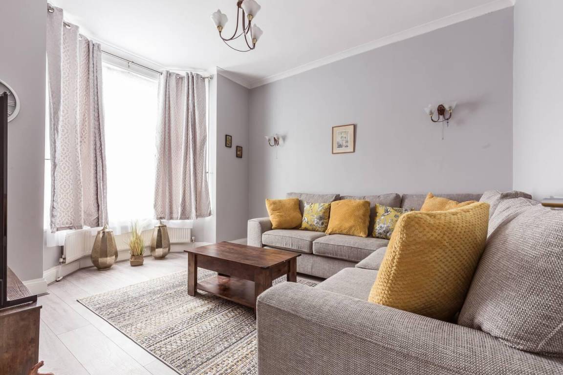 110 M² House ∙ 4 Bedrooms ∙ 8 Guests - London, UK