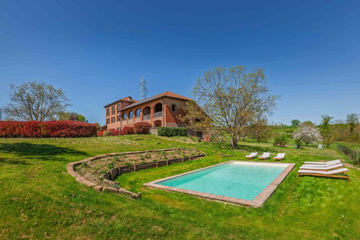 152 M² Villa ∙ 5 Bedrooms ∙ 15 Guests - Piedmont