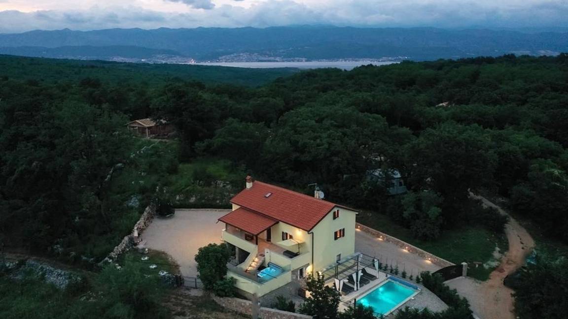 180 M² Villa ∙ 3 Bedrooms ∙ 8 Guests - Krk, Hırvatistan