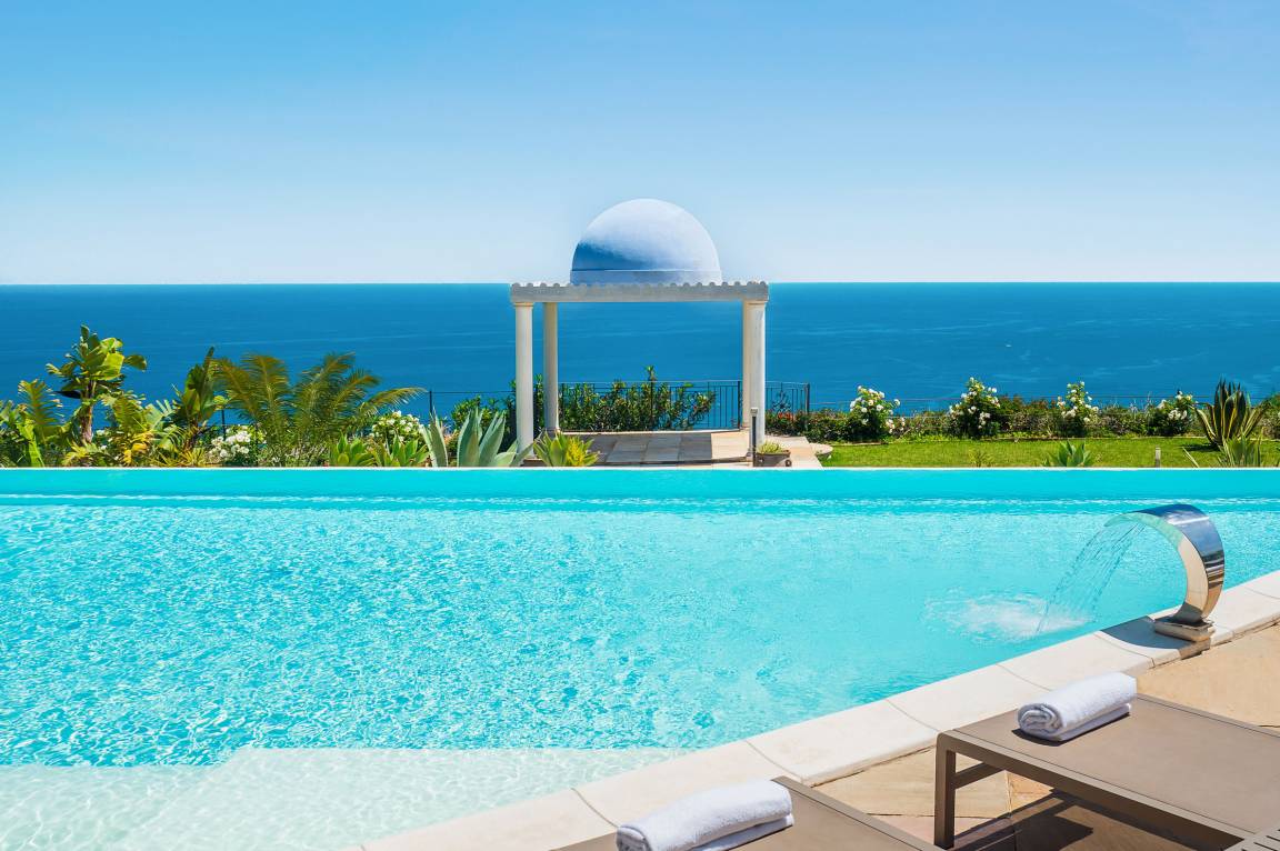 300 M² Villa ∙ 4 Bedrooms ∙ 8 Guests - Letojanni