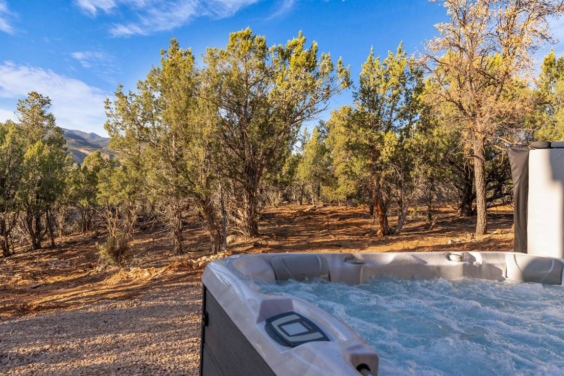 Cabin ∙ 3 Bedrooms ∙ 8 Guests - Orderville, UT