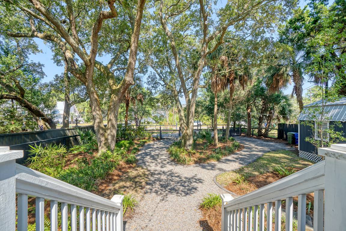 House ∙ 3 Bedrooms ∙ 6 Guests - Folly Beach, SC