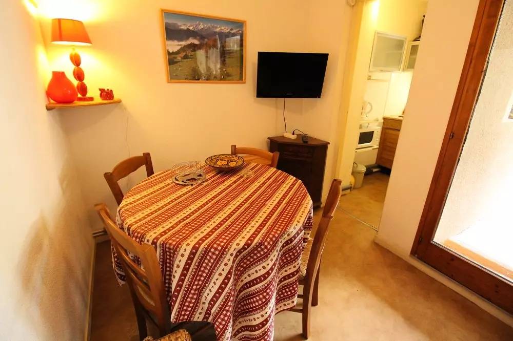 25 M² Apartament Typu Studio ∙ 1 Sypialnia ∙ 4 Gości - Bagnères-de-Luchon