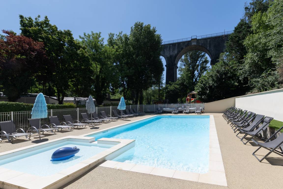 27 M² Camping ∙ 2 Chambres ∙ 5 Personnes - Villeneuve-de-Berg
