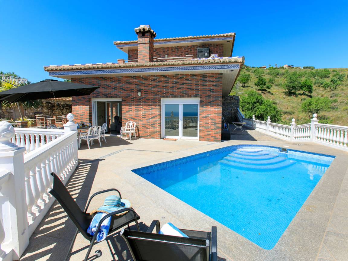 323 M² House ∙ 3 Bedrooms ∙ 6 Guests - Salobreña