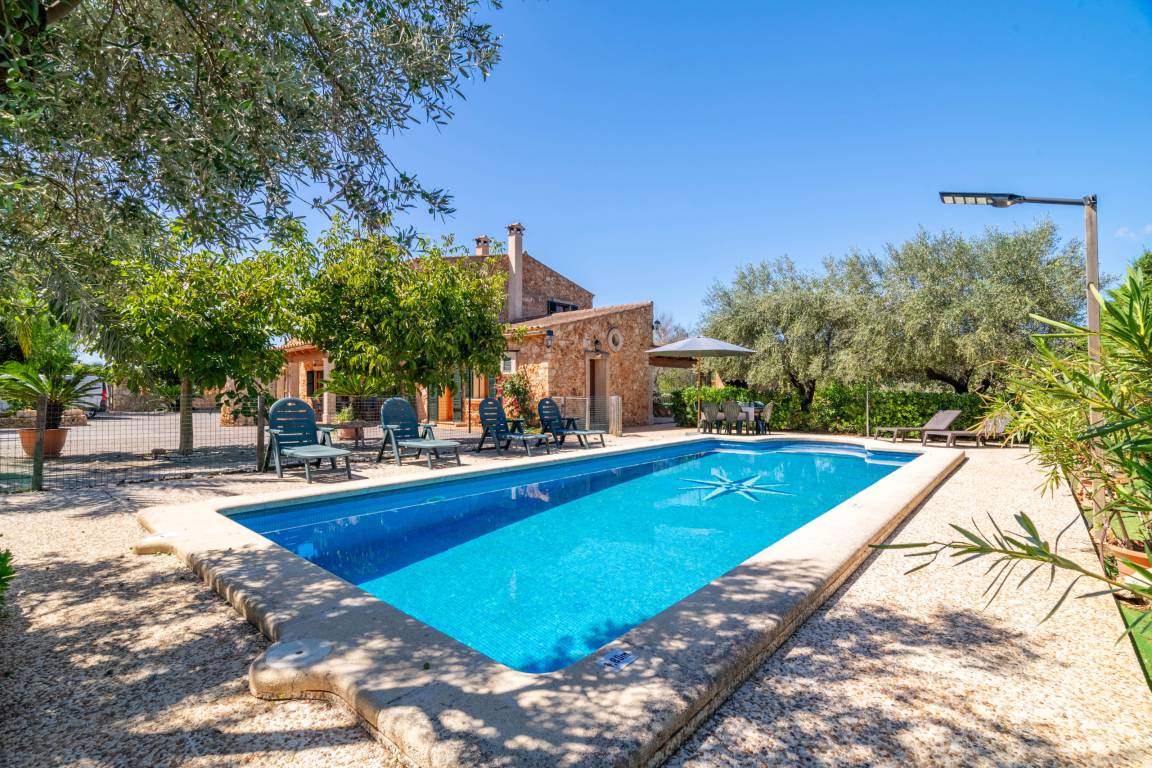 100 M² Villa ∙ 5 Bedrooms ∙ 9 Guests - Sineu