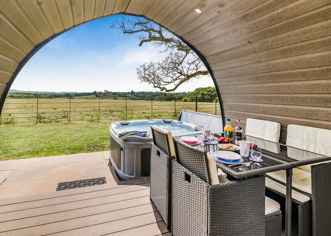 Chalet ∙ 2 Bedrooms ∙ 4 Guests - Glastonbury