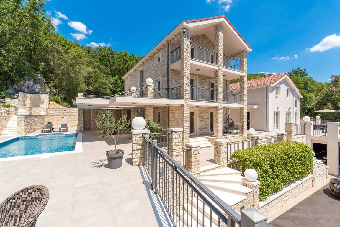 300 M² Villa Vacanza ∙ 5 Camere Da Letto ∙ 15 Ospiti - Novi