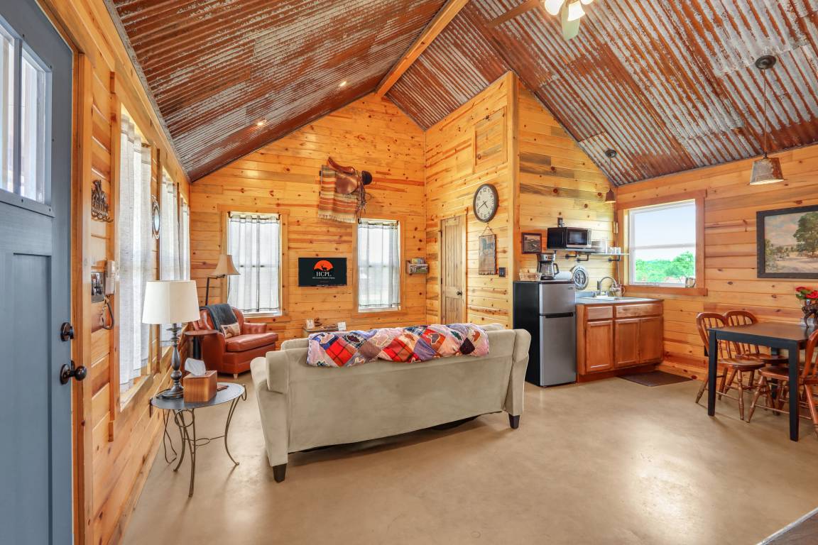 57 M² Cabin ∙ 2 Bedrooms ∙ 5 Guests - Wimberley, TX